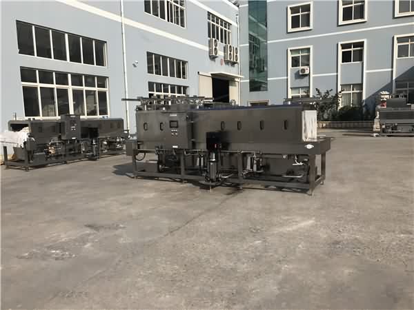 托盤式洗箱機(jī)價(jià)格,環(huán)速提供免費(fèi)試機(jī) 帶設(shè)備回工廠